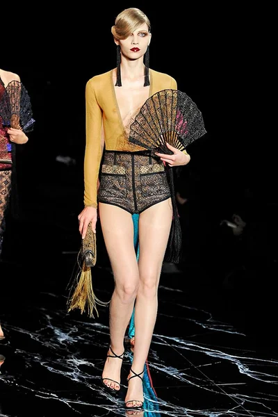 Look 8
